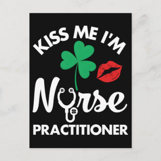 Cartão Postal De Festividades Kiss me i'm nurse practitioner shirt Mug