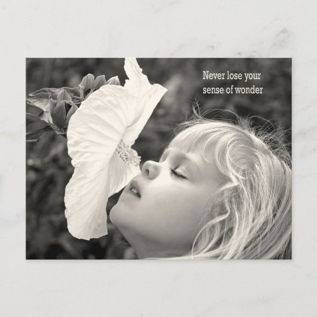 Cartão Postal De Festividades menina cheirando hibisco (Frente)