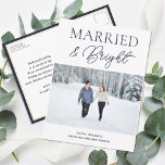 Cartão Postal De Festividades Natal Moderno do Script Azul Brilhante Casado<br><div class="desc">Cartão-postal de Natal Simples, com Script Azul Moderno e Brilhante. Envie cartões de natal personalizáveis e personalizados a amigos, colegas e familiares em cartões postais simples, chicos, elegantes e modernos, ao estilo minimalista e festivo! Abaixo, a caligrafia apresenta sua mensagem de saudação personalizada na tipografia moderna. Todos os textos estão...</div>