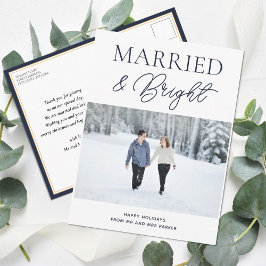 Cartão Postal De Festividades Natal Moderno do Script Azul Brilhante Casado