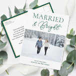 Cartão Postal De Festividades Natal Moderno do Script Verde Brilhante Casado<br><div class="desc">Cartão-postal de Natal Simples com Script Verde Moderno Casado e Brilhante. Envie cartões de natal personalizáveis e personalizados a amigos, colegas e familiares em cartões postais simples, chicos, elegantes e modernos, ao estilo minimalista e festivo! Abaixo, a caligrafia apresenta sua mensagem de saudação personalizada na tipografia moderna. Todos os textos...</div>