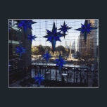 Cartão Postal De Festividades NYC Columbus Circle Decorações de Natal em Nova Io<br><div class="desc">Criado de uma fotografia original com decorações azuis de estrelas de férias em exposição no Círculo de Colombo em Nova Iorque,  NYC.</div>