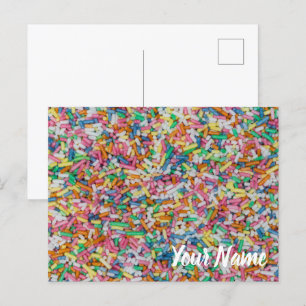 Cartão Postal De Festividades O açúcar borrifa um prato de fundo colorido