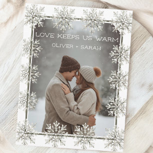 Cartão Postal De Festividades O amor de floco de neve nos mantém aquecidos foto