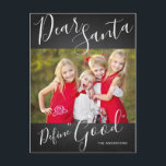 Cartão Postal De Festividades O caro papai noel define a boa foto do Natal do<br><div class="desc">A mão branca o roteiro rotulado em um fundo preto "caro papai noel do quadro define o bom" cartão do feriado da foto do Natal do divertimento pelo © de Elke Clarke</div>