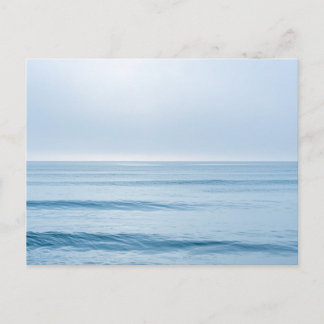 Cartão Postal De Festividades Ondas Calmas do Oceano Paisagem Marítima Tranquila