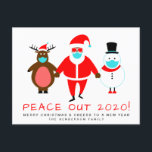 Cartão Postal De Festividades Papais noeis Negros Snowman Reindeer Mask Peace Ou<br><div class="desc">Cartaz de Natal e Anos novos engraçados celebrando o final para um ano difícil. Um boneco de neve e renas de desenho animado, liderado por um legal retro negro Papai Noel, estão vestindo máscaras de rosto sobre "Peace Out 2020!" em tipografia vermelha divertida. Você pode personalizar a mensagem "Peace Out",...</div>