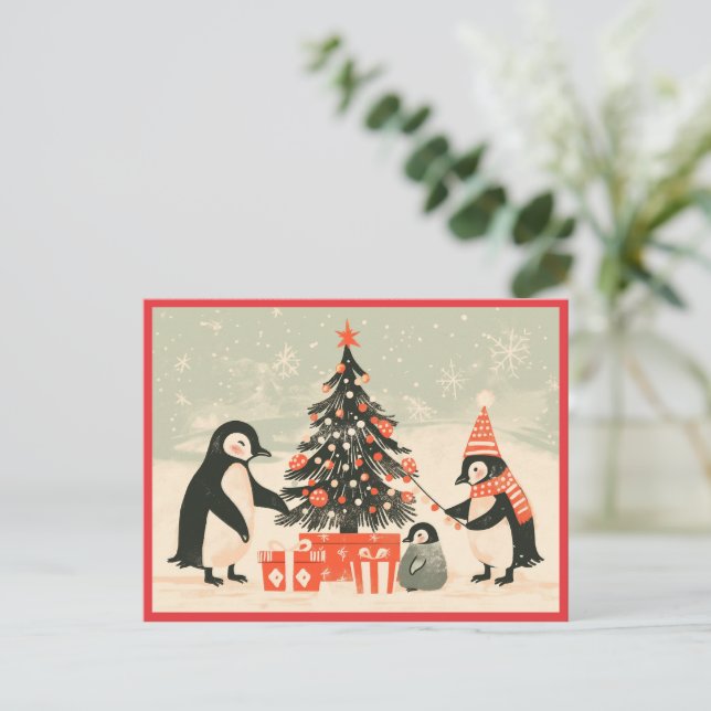 Cartão Postal De Festividades Penguin Family Decorating Christmas Tree (Em pé/Frente)