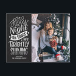 Cartão Postal De Festividades Quadro Russo O Natal das Letras da Noite Santa<br><div class="desc">Oh, Santa Noite, as Estrelas Brilham Brilhante. Envie cartões de natal e desejos para a família e amigos com este cartão postal de Natal. Ele apresenta um script de giz rústico com um fundo de chalkboard falso. Personalize adicionando fotos, nomes, mensagens e endereço. Este cartão-postal da canção de Natal é...</div>