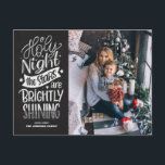 Cartão Postal De Festividades Quadro Russo O Natal das Letras da Noite Santa<br><div class="desc">Oh, Santa Noite, as Estrelas Brilham Brilhante. Envie cartões de natal e desejos para a família e amigos com este cartão postal de Natal. Ele apresenta um script de giz rústico com um fundo de chalkboard falso. Personalize adicionando fotos, nomes, mensagens e endereço. Este cartão-postal da canção de Natal é...</div>