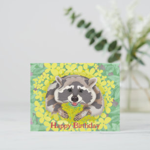 Cartão Postal De Festividades Raccoon com flores amarelas. Feliz aniversário
