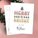 Cartão Postal De Festividades Retro Colorido feliz e Brilhante Sem Foto Natal<br><div class="desc">Adicione um toque de nostalgia vintage aos seus cartões de Natal com este design de cartão postal Feliz e Feriado colorido. Apresentando fontes retrorreflectoras em cores vermelho, verde e rosa festivas que leem 'Feliz & Brilho' com um espaço para sua mensagem personalizada no verso. O design de cartão postal Greeting...</div>