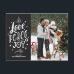 Cartão Postal De Festividades Roteiro Chalkboard Love Peace and Joy Lettering<br><div class="desc">Amor, paz e alegria. Envie cartões de natal e desejos para a família e amigos com este cartão postal de Natal. Ele apresenta um script de giz rústico com um fundo de chalkboard falso. Personalize adicionando fotos, nomes, mensagens e endereços. Este cartão postal de Natal é perfeito para esta temporada...</div>
