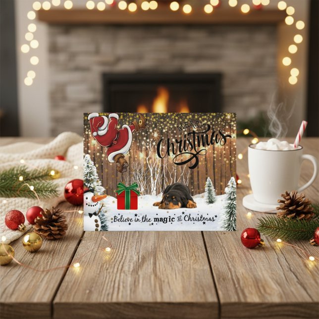Cartão Postal De Festividades Rottweiler Puppy e Papais noeis Natal (Rottweiler Puppy Santa Gift Christmas Holiday Postcard)