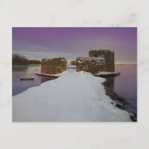 Cartão Postal De Festividades Roxo Sunrise No Castelo De Snowy Chasewater