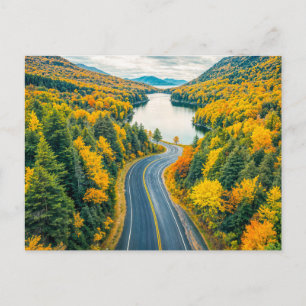 Cartão Postal De Festividades Ruas Através da Paisagem de Verão Indiano com Lago