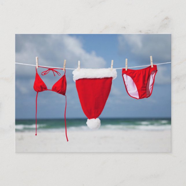 Cartão Postal De Festividades Santa hat e bikini numa linha de roupa (Frente)