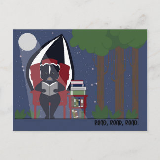 Cartão Postal De Festividades Skunk Reading in the Forest Postcards