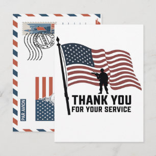 Cartão Postal De Festividades Soldado Patriótico Segurando a Bandeira dos EUA Ca