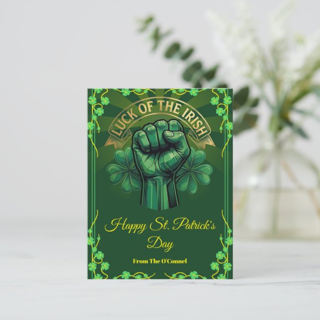 Cartão Postal De Festividades St. Patrick’s Day Luck of the Irish Fist Shamrock (Em pé/Frente)