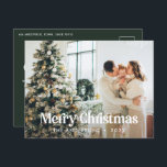 Cartão Postal De Festividades Tipografia botânica moderna e elegante<br><div class="desc">Cheio moderno sangrou foto elegante rústica,  crosta aquosa,  cor seca,  cor botânica,  cor mutada,  cor mutada,  cartão de Natal de Natal. Verde-sábio,  verde-caçador,  preto,  branco e castanho moderno na via colorida.</div>