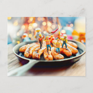 Cartão Postal De Festividades trabalhadores miniatura fritando salsichas em pane