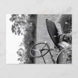 Cartão Postal De Festividades Trator na Grama Longa