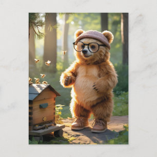 Cartão Postal De Festividades Urso Apicultor Caprichoso em uma Floresta Ensolara