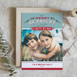 Cartão Postal De Festividades Vintage Be Feliz Bright Cotação Foto de Natal<br><div class="desc">Seja Feliz,  Seja Brilhante | Envie seus desejos de feriado para amigos e familiares com este cartão de Natal personalizável. Este cartão fotográfico de Natal apresenta a tipografia de vintage. Personalize adicionando seus detalhes. Esta placa de natal vintage está disponível em outros estoques de cartão. Itens correspondentes estão disponíveis.</div>