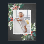 Cartão Postal De Festividades Watercolor Hollies Faux Chalkboard Foto de Natal<br><div class="desc">Mande seus entes queridos animarem esta temporada com este lindo cartão postal de Natal rústico. Apresenta colores de aquarelas, sotaques de folha de ouro falsos, padrões de férias festivos correspondentes, papel de quadro fino e tipografia moderna. Os textos são perfeitamente editáveis. Personalize este cartão postal de Natal holly adicionando sua...</div>