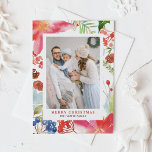 Cartão Postal De Festividades Watercolor Poinsettia Foto de Quadro Floral Natal<br><div class="desc">Feliz Natal! Mande alegria para seus entes queridos com este cartão de Natal personalizável. Este cartão fotográfico de Natal apresenta poinsettias de aquarela, colas e outras flores e folhagem de férias. Personalize este cartão botânico de Natal adicionando seus detalhes. Este cartão de Natal personalizado está disponível em outros estoques de...</div>