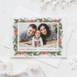 Cartão Postal De Festividades Watercolor Winter Botanicals Merry Christmas Photo<br><div class="desc">Feliz Natal! Envie seus desejos de feriado e saudações para a família e amigos com este cartão postal de Natal floral personalizável. Apresenta pineges de aquarela, agulhas de pinheiros, colas, bagas e poinsettia. Personalize adicionando nomes, mensagens e uma foto horizontal. Este cartão-postal de Natal vintage está disponível em outros estoques...</div>