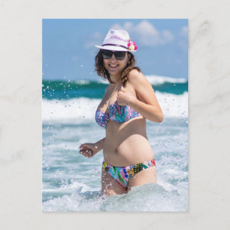 Cartão Postal De Festividades Woman Enjoying A Day At The Beach