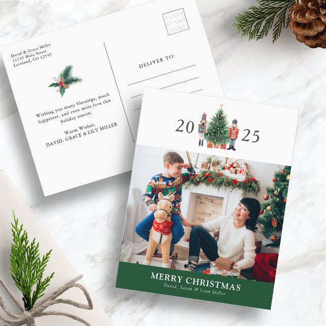Cartão postal de Natal Verde (2025 Nutcracker Festive Holiday  Green Christmas Photo Postcard by Painted Paperie
)