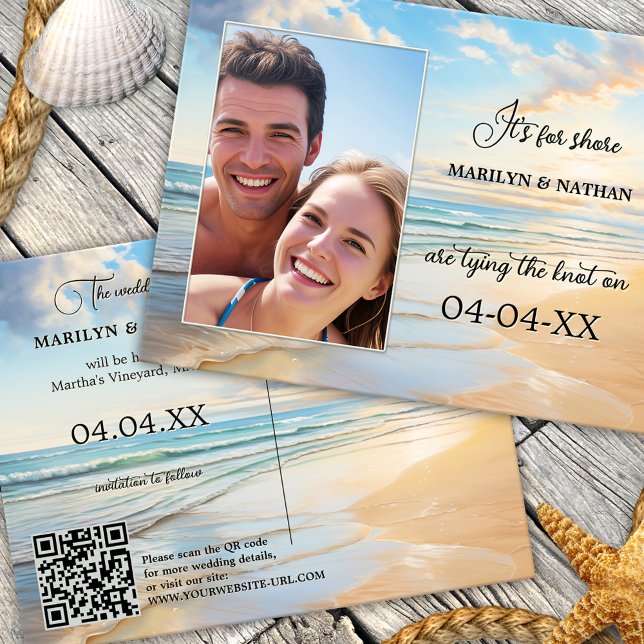 Cartão postal de Save the Date de foto da praia em (Save the Date postcard featuring your photo framed by a watercolor painting of the beach - QR code)