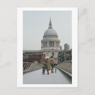 Cartão Postal De Volta no Tempo na Millennium Bridge Londres (63