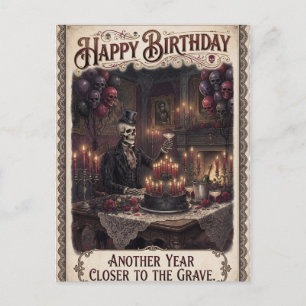 Cartão Postal Design de Aniversário Gótico com Esqueleto Brindan