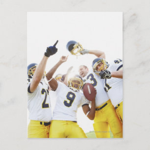 Cartão Postal Desportistas novos que jogam o rugby