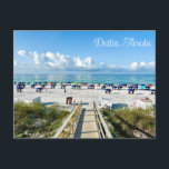 Cartão Postal Destin Florida Bonito Beach Umbrellas Fotografia<br><div class="desc">Este cartão postal da bonito Destin Florida apresenta as lindas nuvens brancas flutuando sobre o oceano azul. Guardas-chuvas de praia e passeio de barco até a costa,  com erva costeira e areia. Cartões postais da costa esmeralda para um floridiano que ama a costa durante o verão.</div>