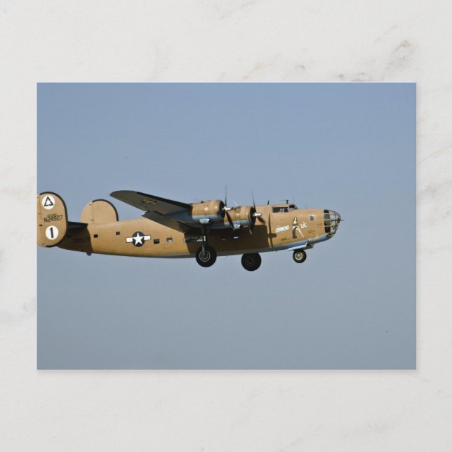 Cartão Postal Diamond Lil B-24 Bomber, aterrando em Oshkosh, (Frente)