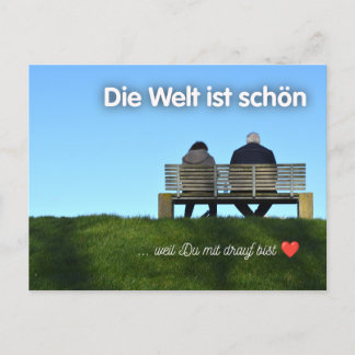 Cartão Postal „Die Welt ist schön, weil Du mit drauf bist!“