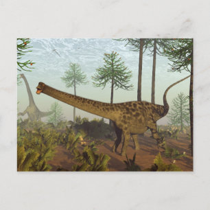 Cartão Postal Dinossauros diplodocumentados entre árvores de ar