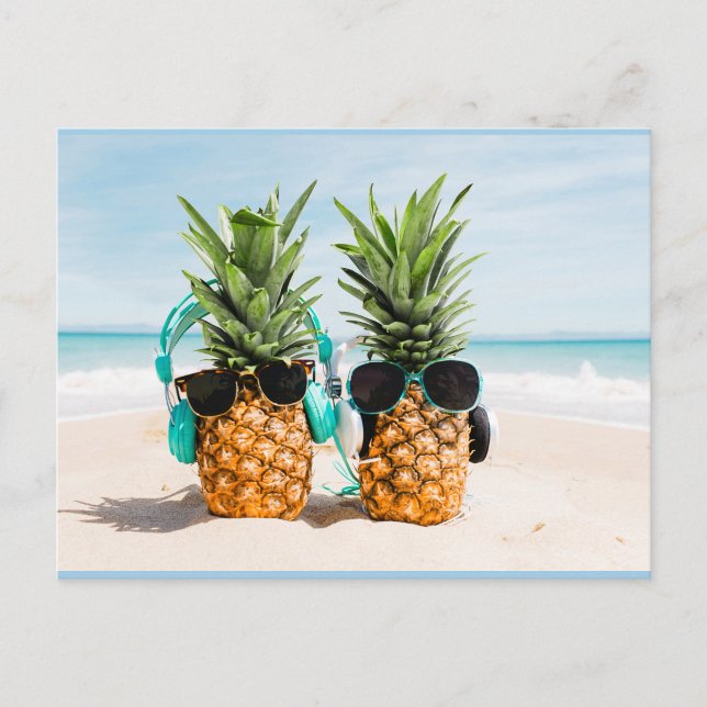 Cartão Postal Diversão de Verão (“Summer’s playlist: sunshine, sea breeze, and pineapple beats.”)