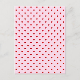 Cartão Postal Doce padrão de corações vermelhos em rosa.