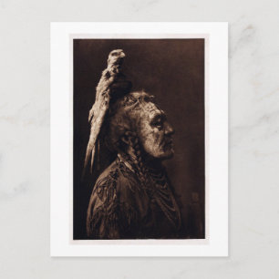 Cartão Postal Dois Assobios, um Homem Medicina Corvo.