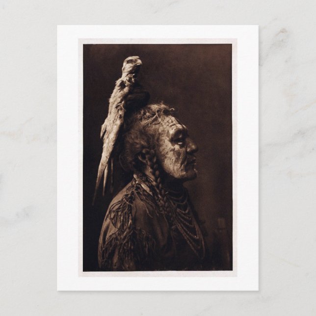 Cartão Postal Dois Assobios, um Homem Medicina Corvo. (Frente)