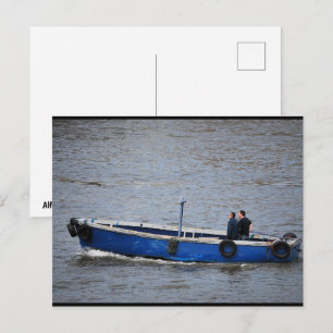 Cartão Postal Dois Homens e um Barco Azul