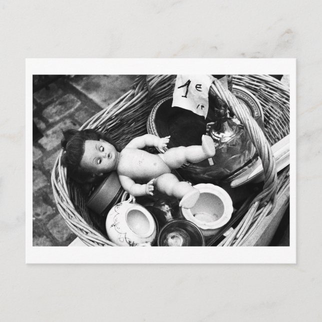 Cartão Postal Doll Portrait - Doll at the flea market (Frente)