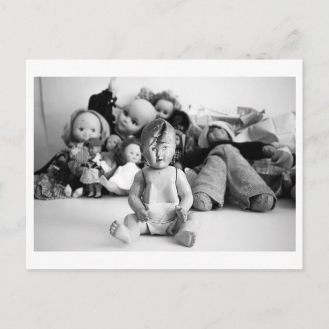 Cartão Postal Doll Portrait - Open minded doll (Frente)