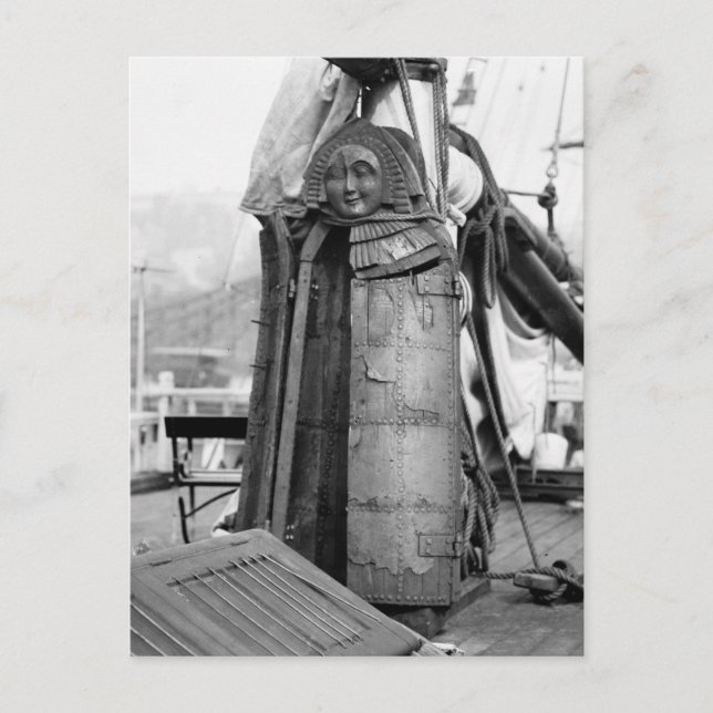 Cartão Postal Donzela de Madeira, Dispositivo de Tortura, Década (Frente)